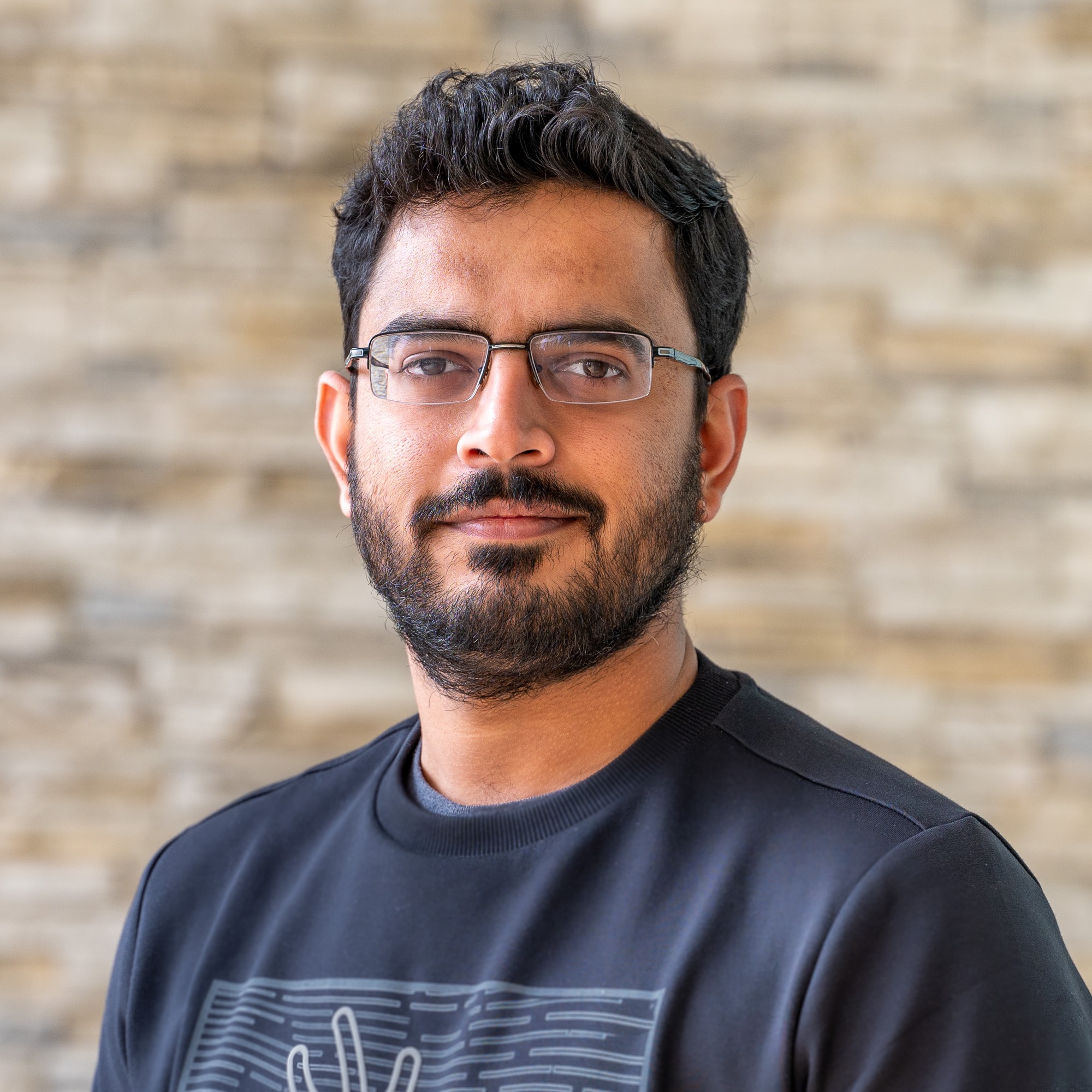 Mani Ananth Headshot